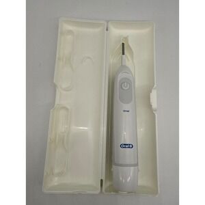 Oral-B Battery Powered Electric Toothbrush Handle w/Travel Case White NO Brush
